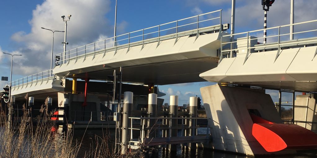 Nelson Mandelabrug Alkmaar grootste van composiet