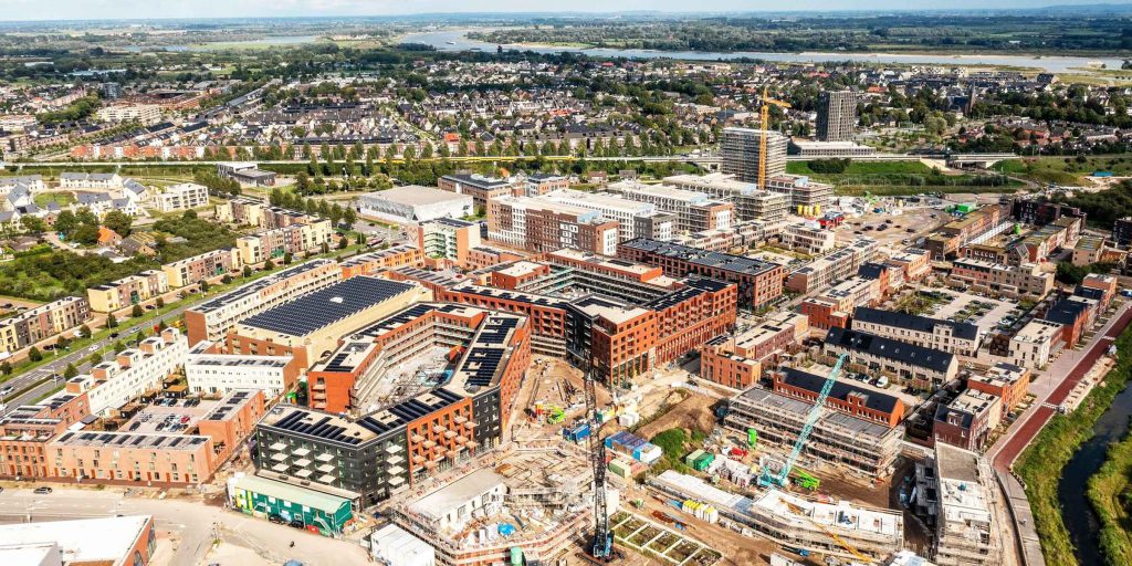 Hart van de Waalsprong, eerste energieneutrale winkelcentrum - Bouw en